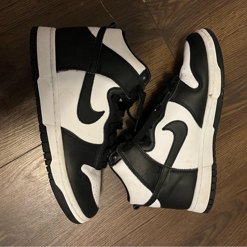 Nike Women's High-Top Black and White dunks